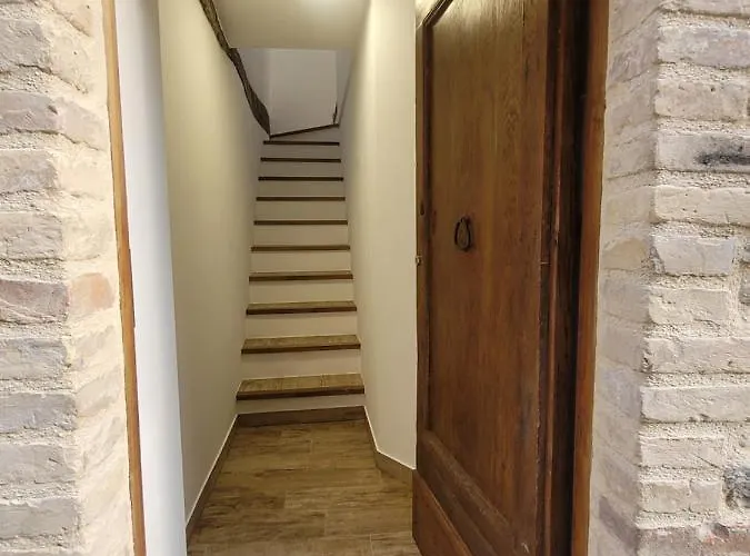 Luciae Domus בית הארחה